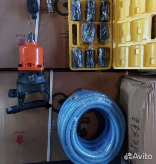 Пневмогайковерт грузовой с набором