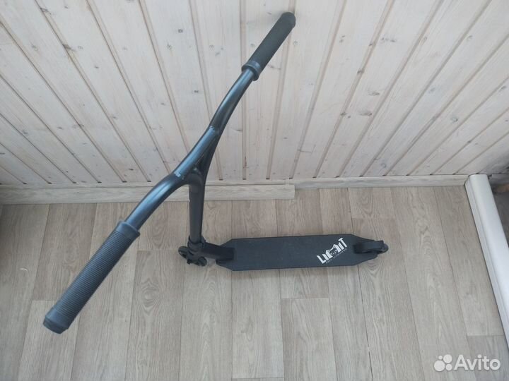 Полупрофессиональный трюковой самокат Limit LMT 09