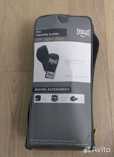 Боксерские перчатки Everlast 20oz