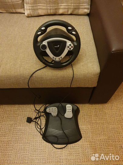 Игровой руль с педалями genius twinwheel