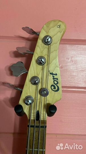 Бас гитара Cort