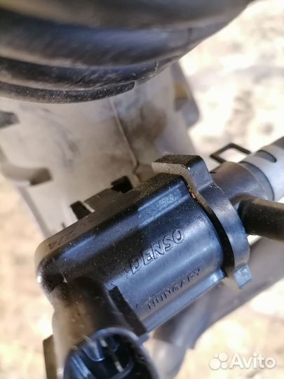 Патрубок дроссельной заслонки Toyota Avensis T25