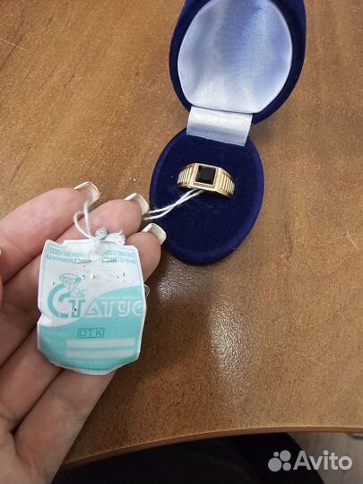 Золотое кольцо печатка