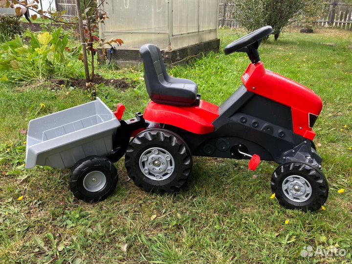 Трактор с педалями и прицепом-самосвалом