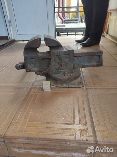 Тиски тисы слесарные СССР