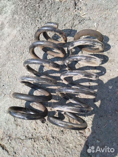 Пружина передняя VW Amarok 2010) - н.в