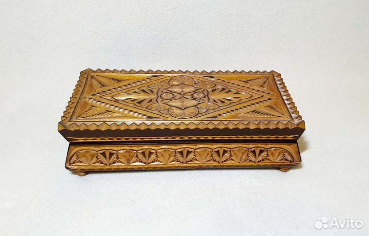 Резная шкатулка