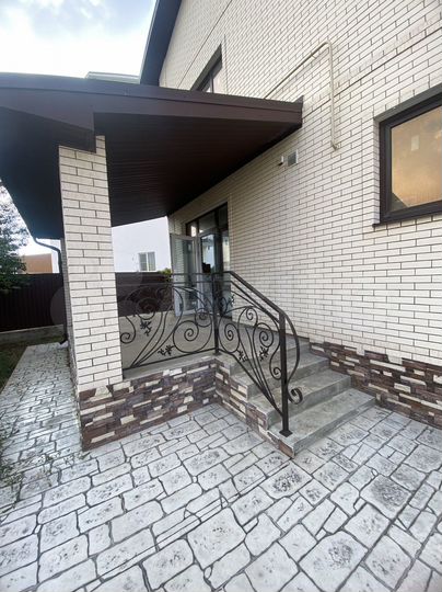 Дом 220 м² на участке 4 сот.