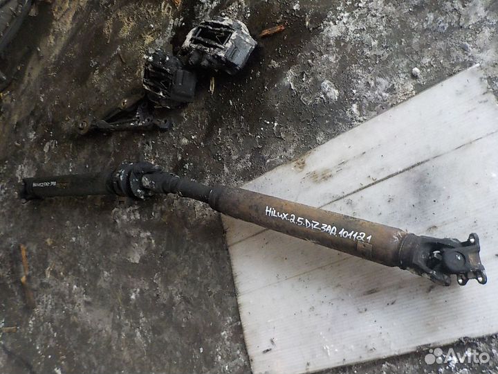 Карданный вал задний Toyota HiLux 45048