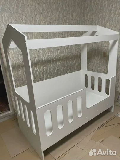 Детская кроватка Домик