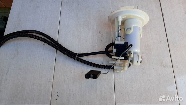 Топливный насос левый Mercedes-Benz C-Class W204