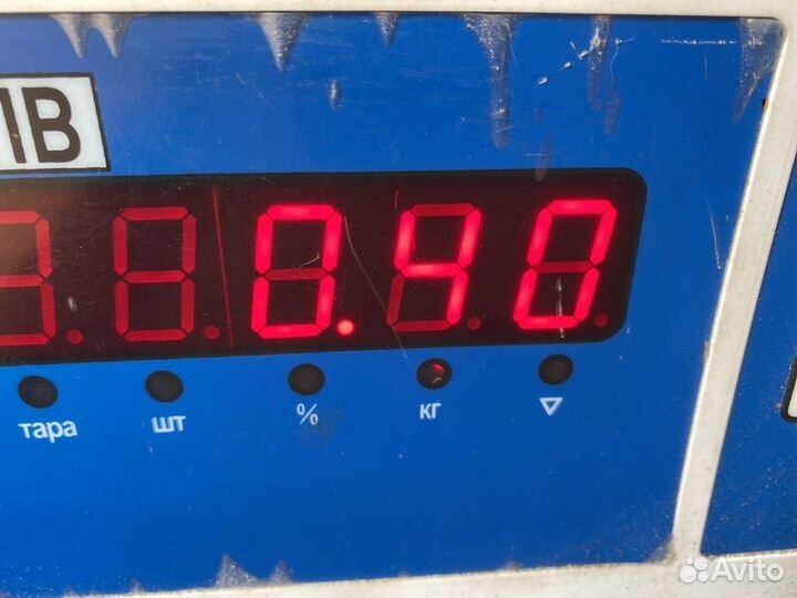 Стекло двери передней правой (форточка)