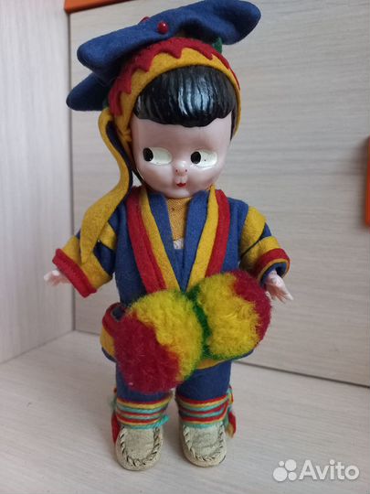 Разные винтажные,фарфоровые и игровые куклы