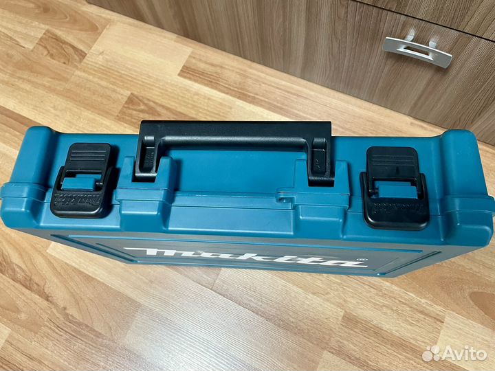 Перфоратор Makita HR2470