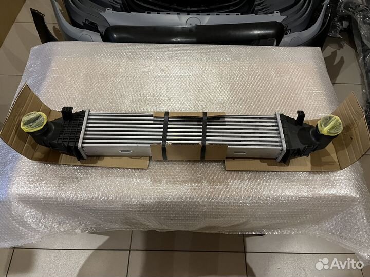 Радиатор интеркуллер Mercedes W212 W204 GLK X204