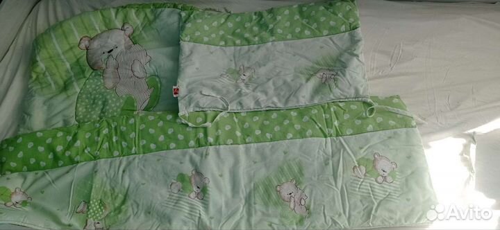 Бортики в детскую кроватку зелёные с мишками