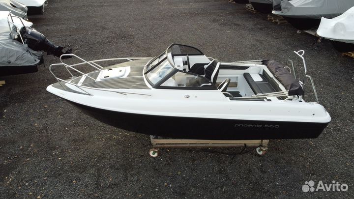 Катер Phoenix 560