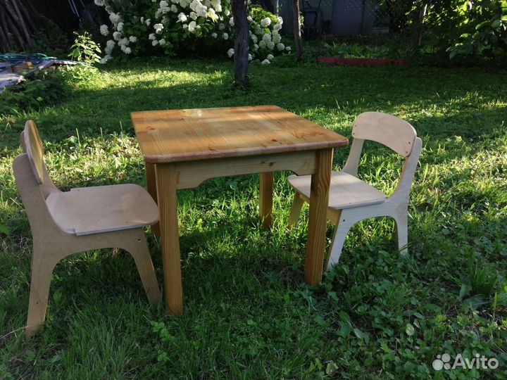 Детский стол и 2 стула