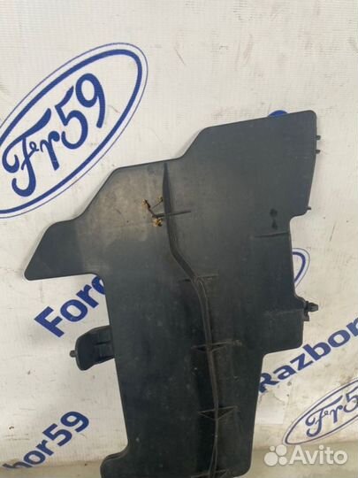 Дефлектор радиатора передний правый Toyota Avensis