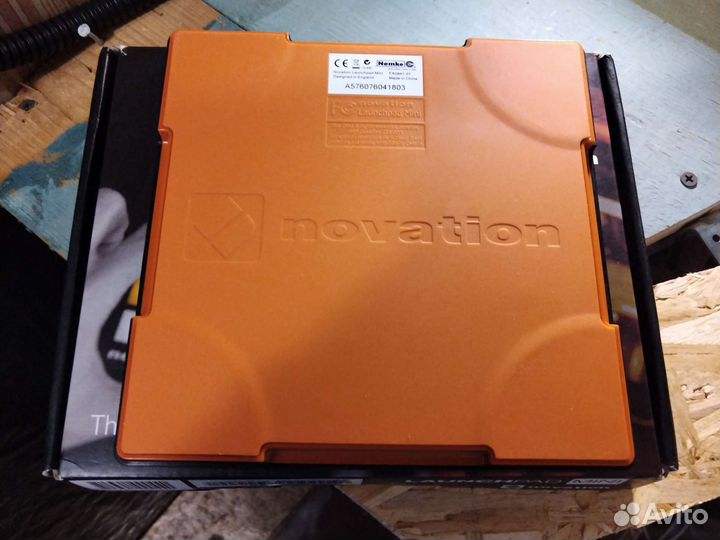Контроллер Novation Launchpad mini mk2