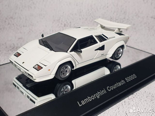 Lamborghini Countach 5000S - AutoArt 1:43