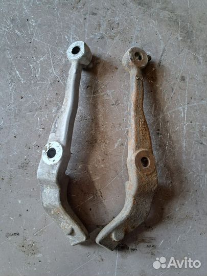 Кронштейн передний Volvo S80