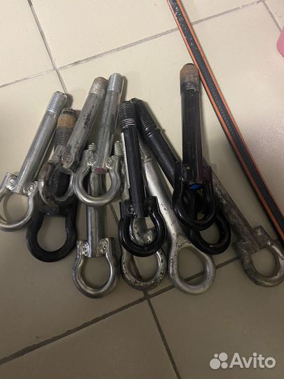 Буксировочный крюк