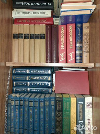Продам книги из домашней библиотеки старые и не оч