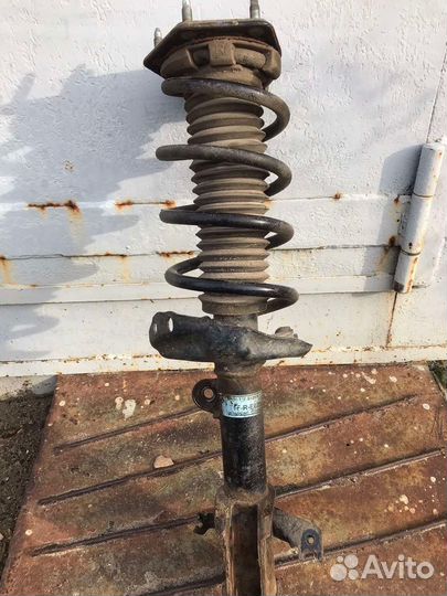 Стойка передняя правая Хонда срв 4