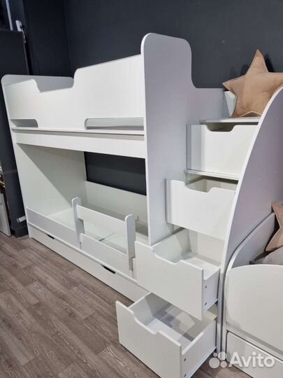 Двухярусная кровать