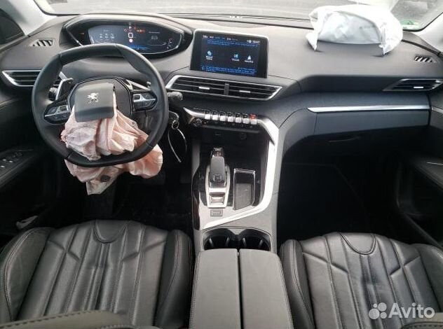В разборе 2019 Peugeot 3008 Allure