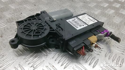 Моторчик стеклоподъемника переднего левого audi A4