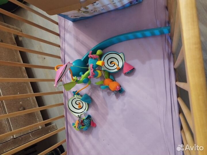 Детская кроватка + мобиль-карусель