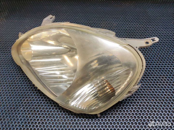 Фара левая toyota vitz