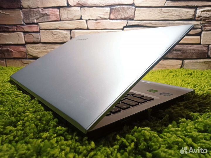 Мощный 12-гиговый Lenovo Core i5-7200 SSD GF 920MX