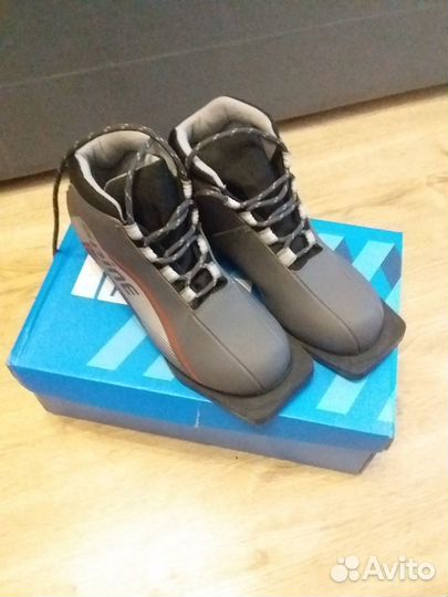 Продаю лыжные ботинки