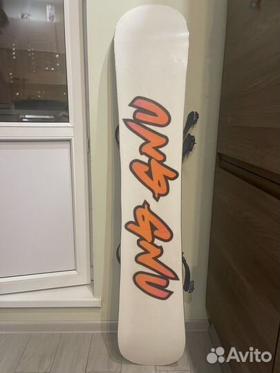 Сноуборд с креплениями и чехлом