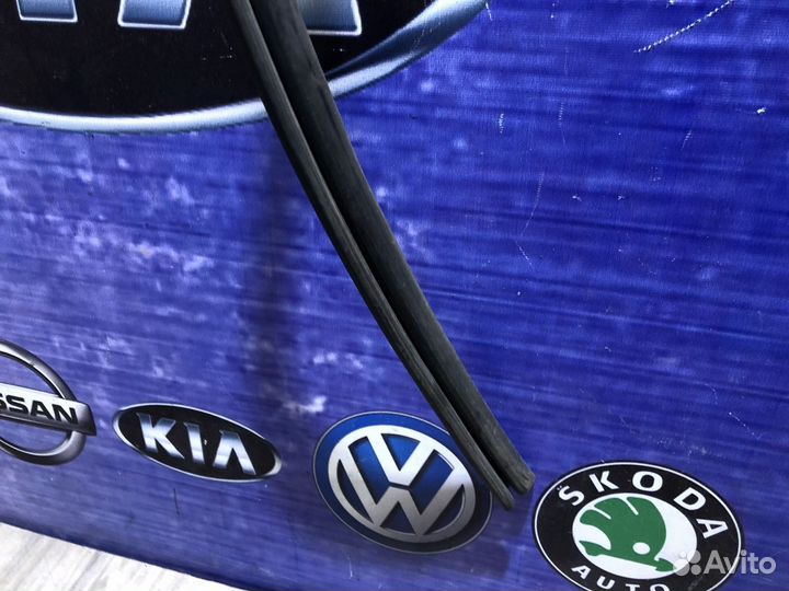 Уплотнитель проема стекла двери перед nissan pathfinder R52 Лев