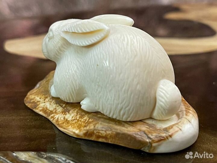 Резная фигурка из бивня мамонта. Кролик