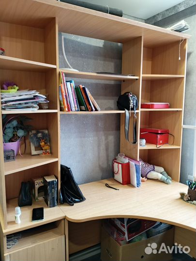 Ученический стол с полками и тумбой