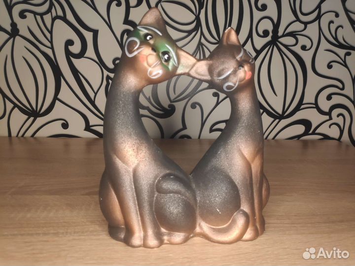 Статуэтки, шкатулки