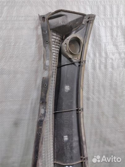 Решетка стеклоочистителей левая Subaru Tribeca WX