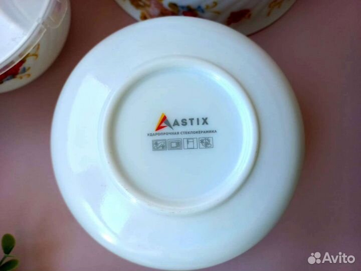 Набор салатников стеклокерамика новый с крышкой