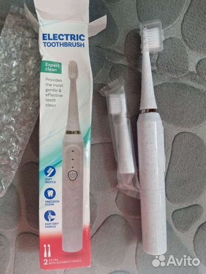 Электрическая зубная щетка
