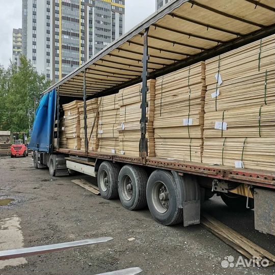 Водитель Камаза с прицепом