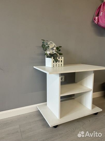 Тумба на колесах