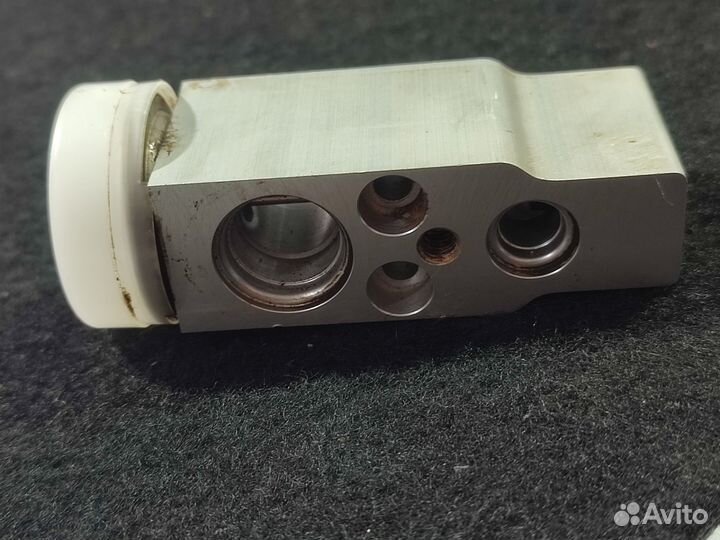 Клапан кондиционера Mitsubishi