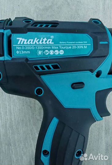 Аккумуляторный шуруповерт Makita с набором