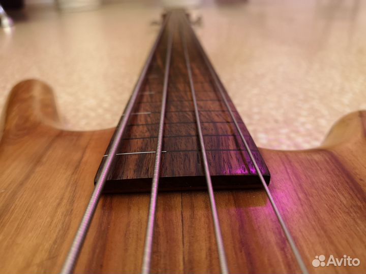 Бас гитара Rock Bass 4-х струнная, безладовая