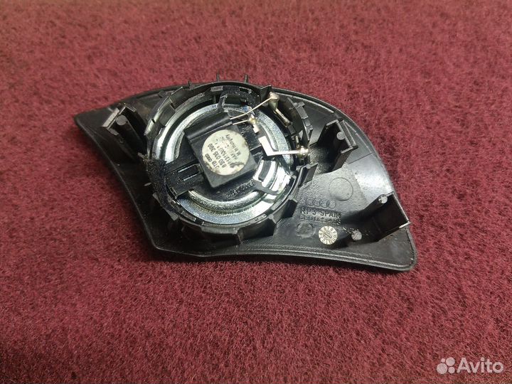 Крышка пищалка перед лево Audi A4 b6 8E0035423